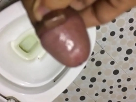 Soloboy indulges in bi-oriented anal sex