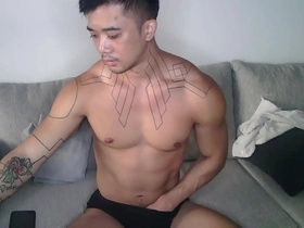 Asian guy shows off his athletic skills on Chaturbate